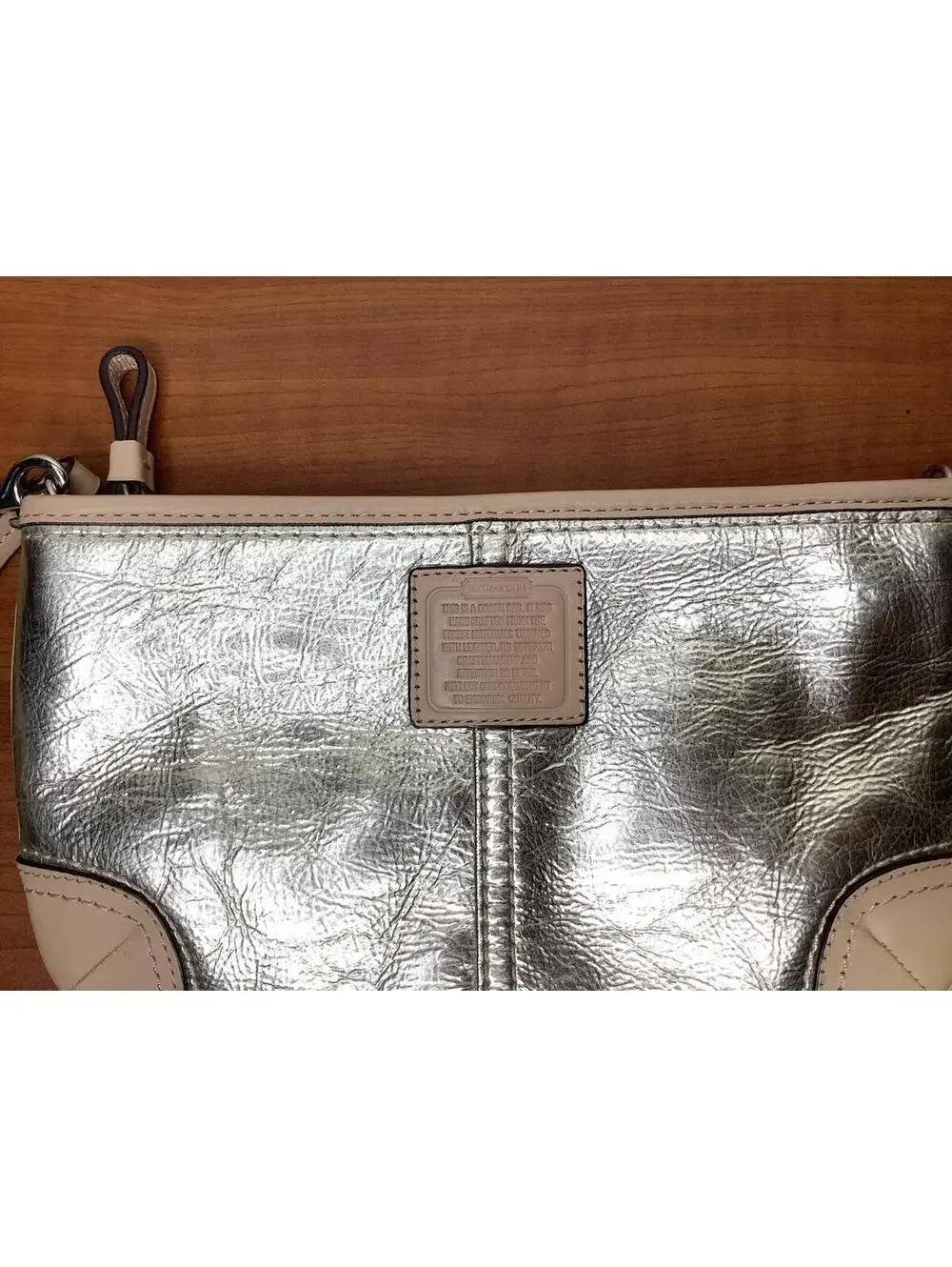 < Coach XL Large Metallic Silver and Cream Beige Leather Wristlet > - Picture 4 of 8